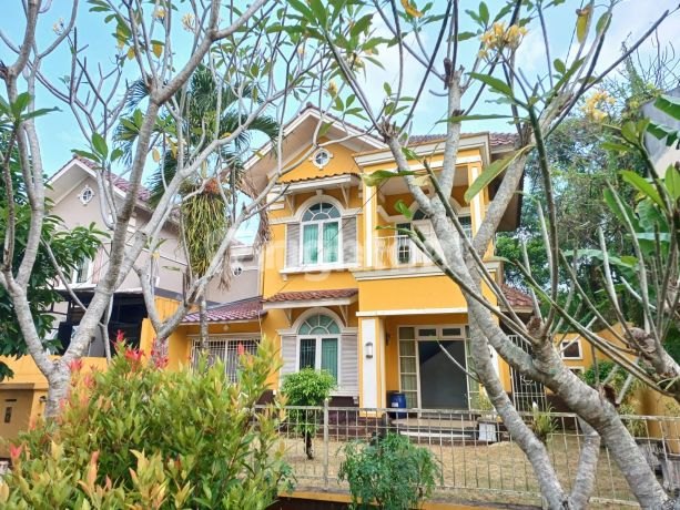 Rumah 2 Lantai Halaman Luas Di Telaga Kahuripan, Parung, Bogor