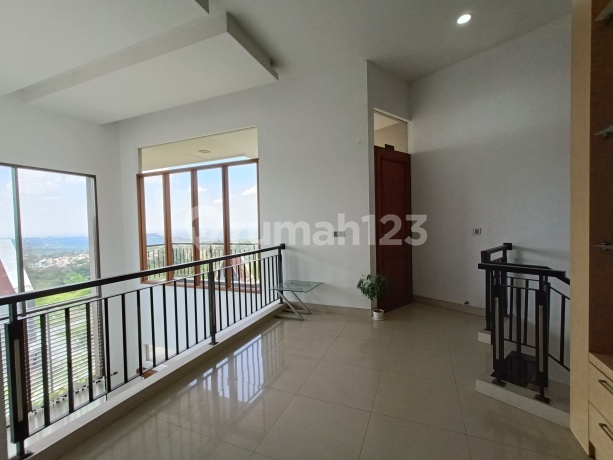 Rumah tengah kota Semarang siap huni dekat Ungaran dijual di Villa P4A Pudak payung Banyumanik Semarang Selatan