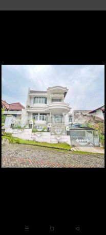 Luxury house in downtown Semarang near the Akpol toll road for sale at Permata Semeru Telaga Bodas, Gajahmungkur, South Semarang.