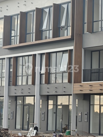 West Village 4.5X9 - 3 Lantai Hadap Jalan Utama Bsd