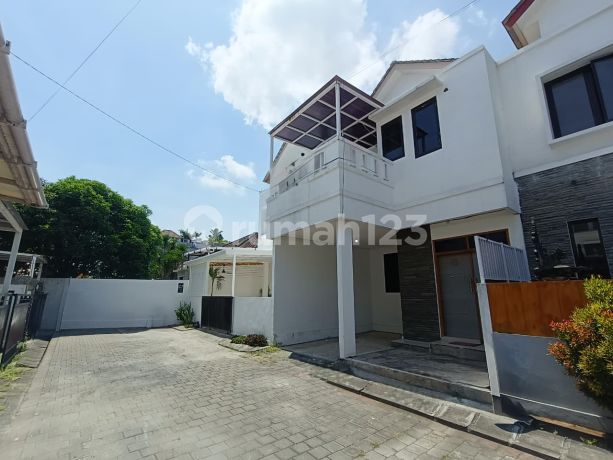 Strategic Minimalist House in Taman Griya Jimbaran, One Gated