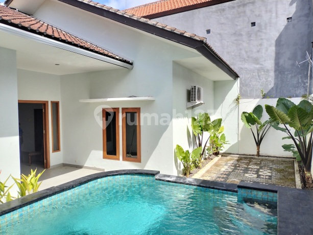 Rumah Keluarga Ada Kolam Renang Dan Halaman Luas di Jimbaran