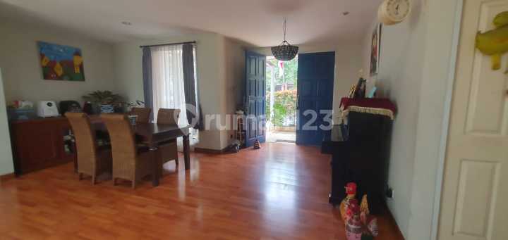 Rumah Asri di Kawasan Elite Senayan Bintaro Sektor 9 Rumah Asri di Kawasan Elite Senayan Bintaro Sektor 9