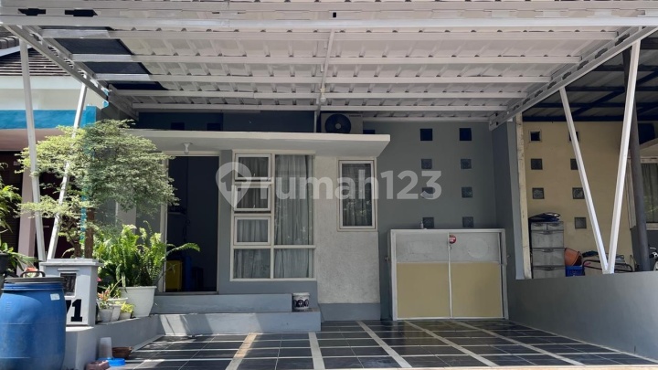 Rumah Modern 2,5 Lantai di The Address Cibubur