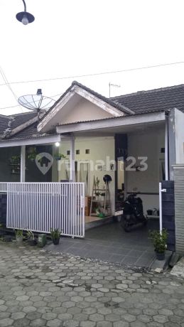 Rumah Dijual - Lokasi Strategis Di Ledug, Lingkungan Nyaman