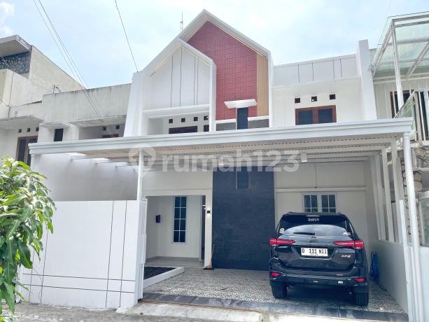 Rumah Cantik 2 Lantai Dalam Perumahan Villa Green Village Di Jalan Palagan Km 9, Sleman