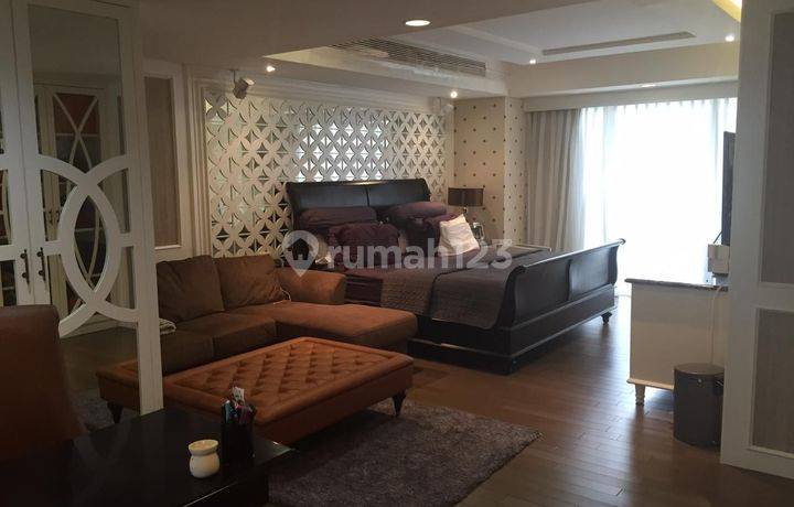 Apartemen Verde, Kuningan, Jakarta Selatan. 360m2 semi furnish