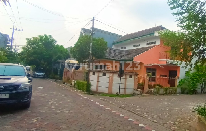 Deltasari Hook Delta Tama Next to Waru Mosque Sidoarjo