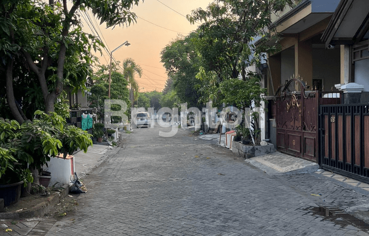 RUMAH SIAP HUNI DI PERUM YKP, LEBAR JALAN : 2 MOBIL