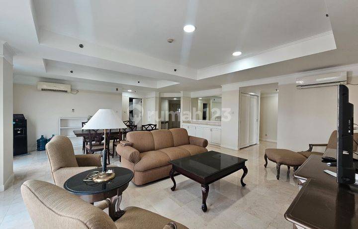 Apartemen 3 Bedrooms For Rent di Pondok Indah, Jakarta Selatan.