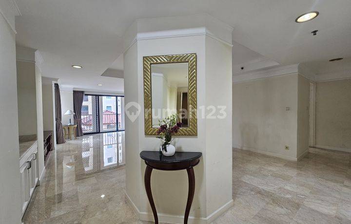 Apartemen 3 Bedrooms For Rent di Pondok Indah, Jakarta Selatan.