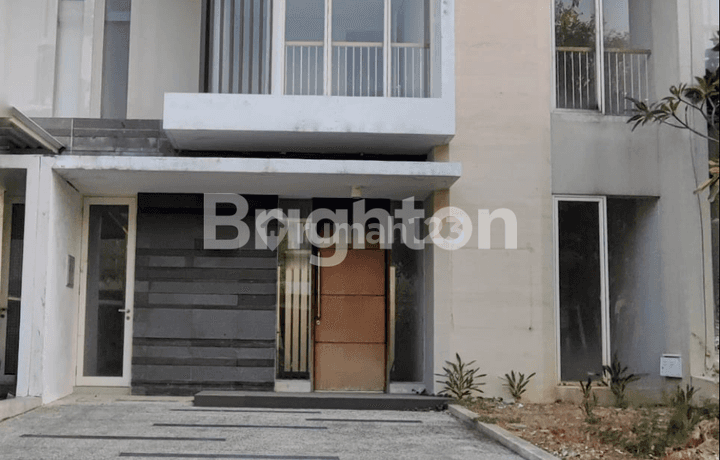 RUMAH 2 LANTAI TERAWAT CITRALAND PELICAN HILL !!