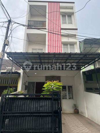 Strategic 3-Story House in Kelapa Molek, Kelapa Gading, North Jakarta