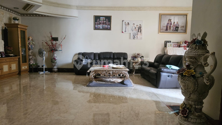 Rumah 3 Lantai Gaya Clasic Villa Gading Indah Kelapa Gading Jakut Rumah 3 Lantai Gaya Clasic Villa Gading Indah Kelapa Gading Jakut