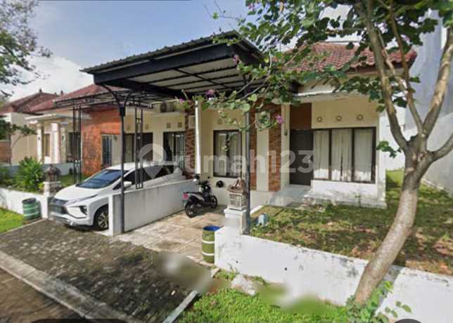 Rumah Kuat Kokoh di Teras Bali Mijen