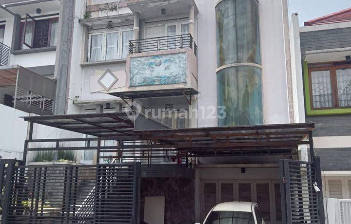 Rumah Bagus Minimalis Modern 2.5 Lantai Siap Huni di Puri Syailendra Bandung