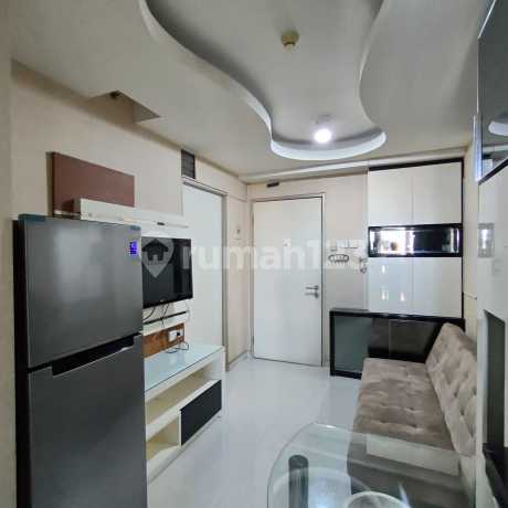 UNIT PRAKTIS! Sewa Green Bay 2 Kamar Tower Edelweis. Sudah Furnish, Langsung Pindah!