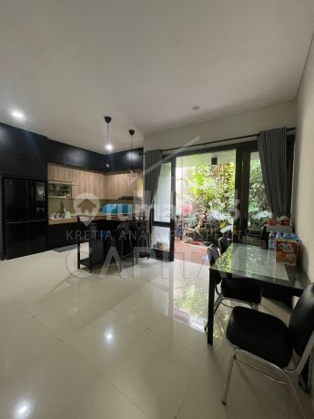 Rumah Semi Furnished Siap Huni di Taman Holis Indah II Bandung