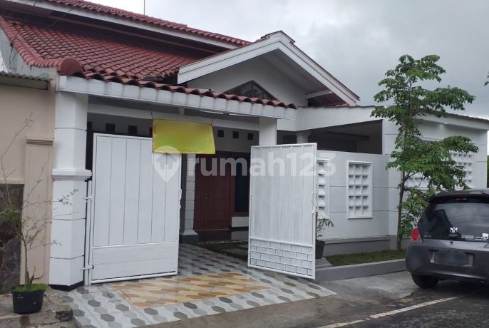 Rumah 2 Lantai Luas 200m² Oma View Area Cemoro Kandang Rumah 2 Lantai Luas 200m² Oma View Area Cemoro Kandang