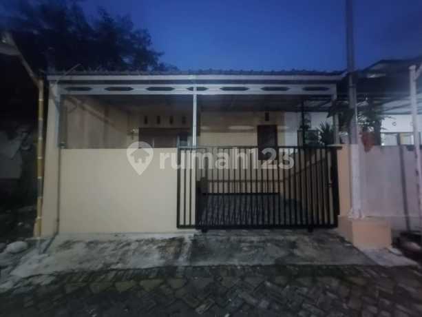 Ready-to-occupy house in the main Gribik Sawojajar Bright Moon residential area. Ready-to-occupy house in the main Gribik Sawojajar Bright Moon residential area.