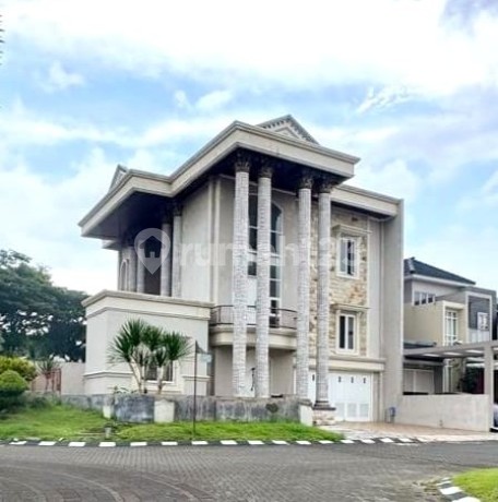 Rumah Mewah Hook Luas 300M2 3 Lantai Siap Huni di Ijen Nirwana