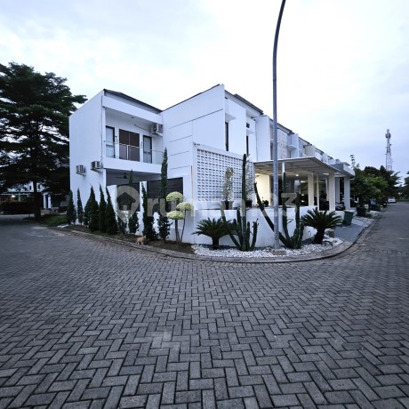 Rumah 2lt 10x15 private pool 3KT Cluster Victoria Metland Cakung