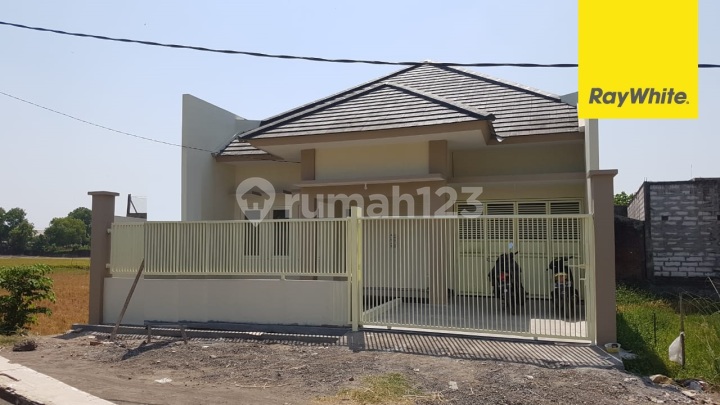 Dijual Rumah 800 Jutaan di Jl Traniko Pondok Buana Sidoarjo Dijual Rumah 800 Jutaan di Jl Traniko Pondok Buana Sidoarjo