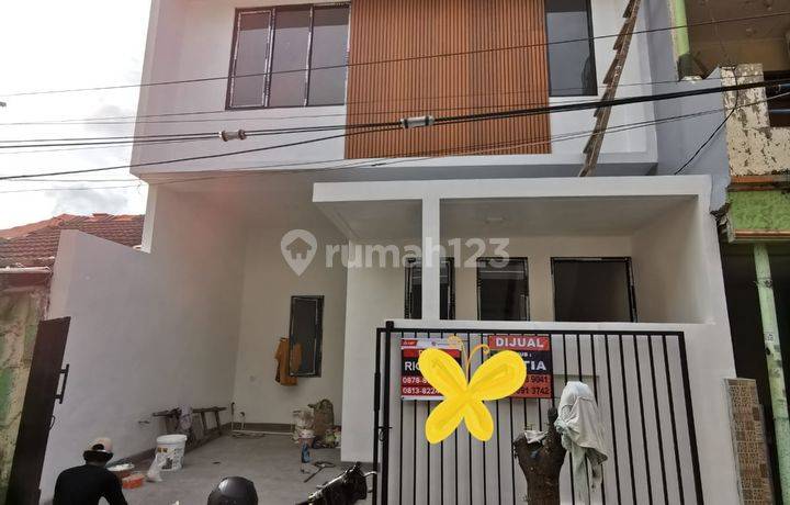 Rumah Minimalis 1,5 Lantai di Pondok Ungu Permai