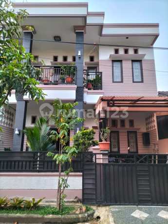 Dijual rumah 3 lantai di perumahan GRIYA DEPOK ASRI Dijual rumah 3 lantai di perumahan GRIYA DEPOK ASRI