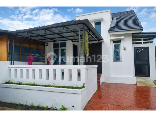 For Sale, Nice House Ready to Occupy, Strategic Hook in Sentul City