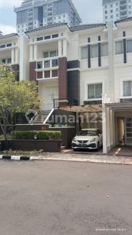 The Vilas Moi Rumah Atas Mal