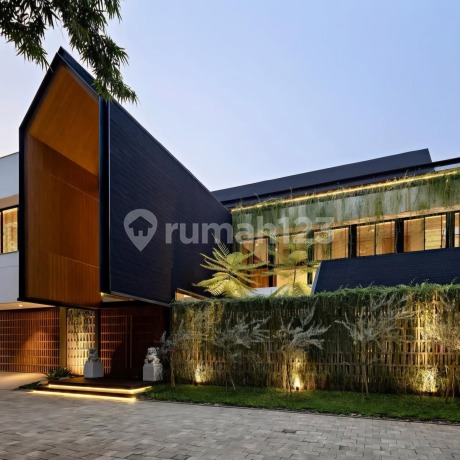 Luxury Fully Furnished House in Kebayoran Baru, South Jakarta, Near SCBD Luxury Fully Furnished House in Kebayoran Baru, South Jakarta, Near SCBD