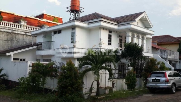 House in Block E Cinere. Corner Position. Firm Negotiable Price.