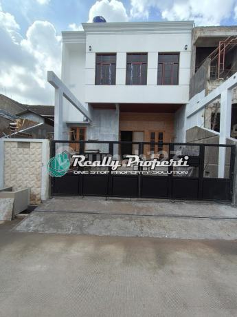 Rumah Komplek 2 Lt Modern Minimalis di Jaticempaka Pd Gede Bekasi