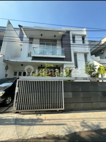 Jual Cepat Rumah Super Mewah Bebas Banjir SEMIFURNISHED 2 1/4 lantai SHM, bebas banjir di Tomang, Jakarta Barat