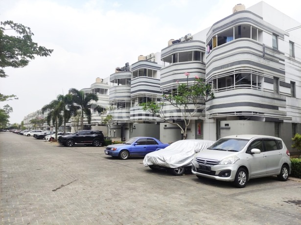 Rumah BSD Anarta Vanya Park Termurah Full Furnished