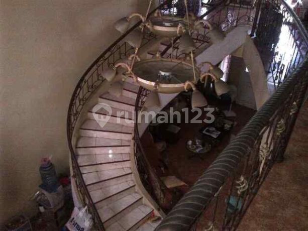 Dijual Rumah Classic Villa Arteri Kebon Jeruk Bagus Siap Huni Harga Dibawah Pasaran Lokasi Strategis Bebas Banjir