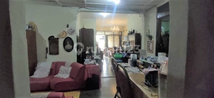 Rumah di Kompeks Migas Palmerah Lokasi Strategis