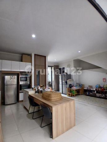 Quick Sale of a Cozy 2-Story Home in Discovery Serenity, Bintaro Sector 9 Quick Sale of a Cozy 2-Story Home in Discovery Serenity, Bintaro Sector 9