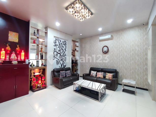 Dijual Villa 2 Lantai Furnished di Komplek Cemara Kuta, Jalan Nusa Dua, Medan Estate