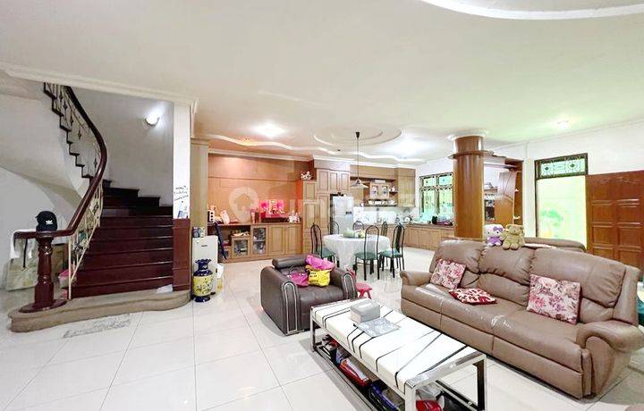 Rumah 3 Lantai di Kompleks Villa Makmur Indah, Sei Agul, Kota Medan, Medan