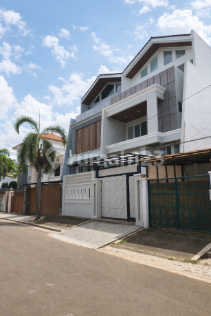 Dijual Rumah Brand New Puri Indah Jakarta Barat
