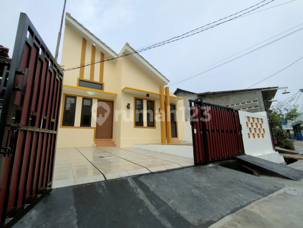RUMAH HOOK BEBAS BANJIR DI PERUMAHAN BEKASI TIMUR REGENSI/ REGENCY
