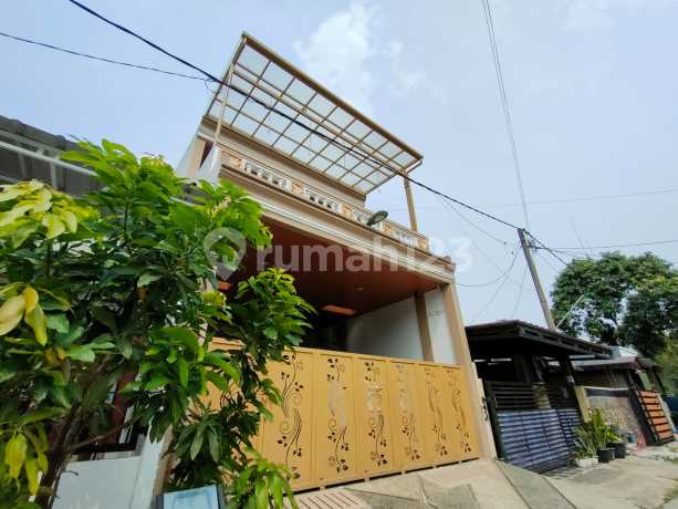 Rumah 3 Lantai Mewah Ada Kolam Renang di Vida Bekasi, Mustikajaya