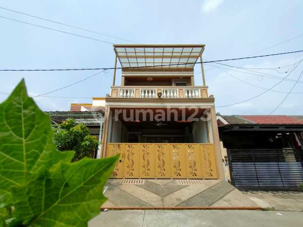 Minimalist 3-Story Residence in Vida Bumipala Housing, Bekasi