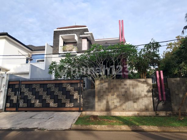 Rumah 3 lantai siap huni view danau di bukit golf riverside