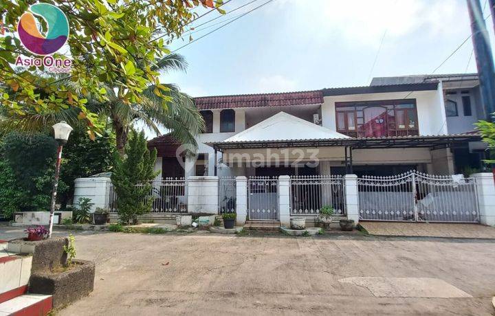 Rumah Hoek 2 Lantai Strategis Di Taman Duta Depok