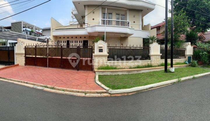 Rumah Mewah Ada Kolam Renang di Cipayung Jakarta Timur