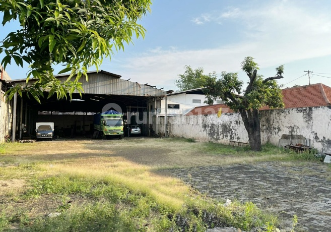 Gudang di Taman Sepanjang Gudang di Taman Sepanjang