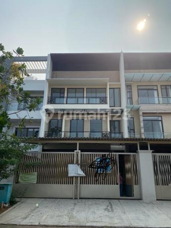 Rumah Brand New Pik Hadap Timur Bangunan Minimalis